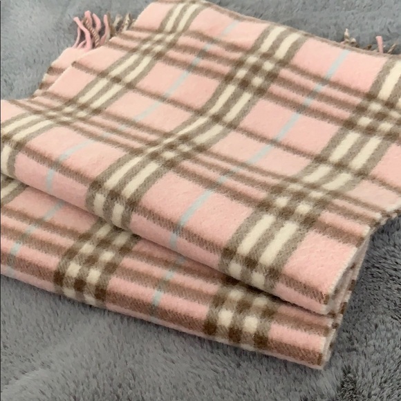 Burberry Accessories - Burberry 100% cashmere scarf